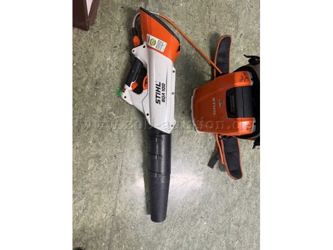 1 Stihl BGA 100 elektrische bladblazer met Stihl-accu AR3000 – foto 3 – kavel bij Zoll-Auktion, Nürnberg