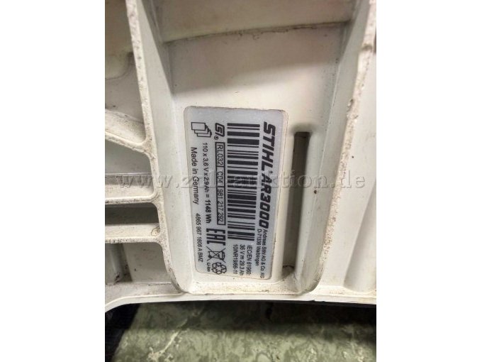 1 Stihl BGA 100 elektrische bladblazer met Stihl-accu AR3000 – foto 4 – kavel bij Zoll-Auktion, Nürnberg