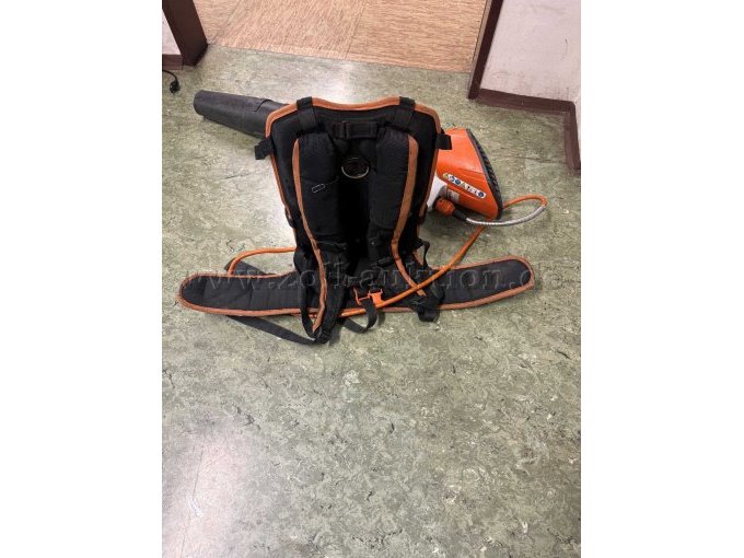 1 Stihl BGA 100 elektrische bladblazer met Stihl-accu AR3000 – foto 8 – kavel bij Zoll-Auktion, Nürnberg