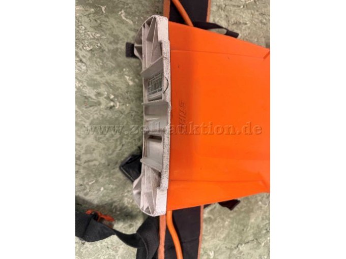1 Stihl BGA 100 elektrische bladblazer met Stihl-accu AR3000 – foto 7 – kavel bij Zoll-Auktion, Nürnberg