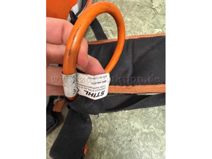1 Stihl BGA 100 elektrische bladblazer met Stihl-accu AR3000 – foto 5 – kavel bij Zoll-Auktion, Nürnberg
