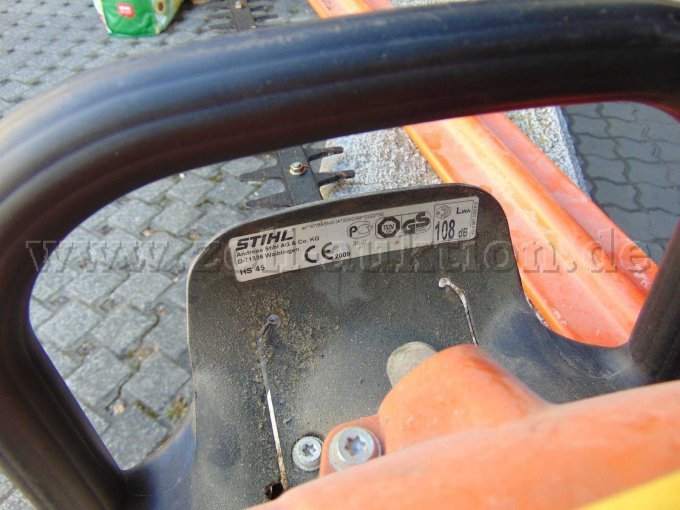 Stihl Benzin-Heckenschere HS 45 Detailbild Herstelleraufkleber