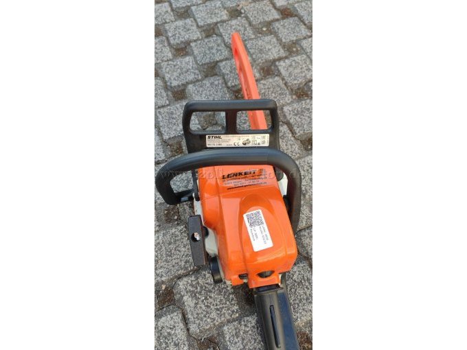Stihl Kettensäge von oben aus Sicht des Bedieners