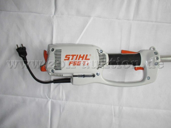Seitenansicht Stihl Rasentrimmer mit Modellbezeichnung