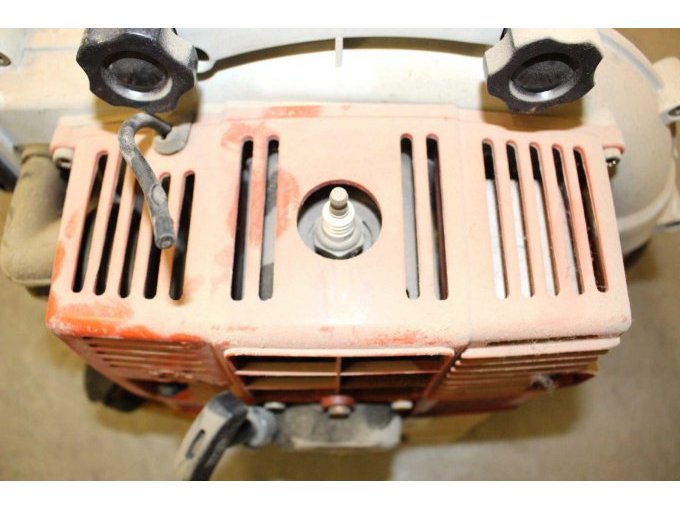 Detailansicht Gerät - fehlender Zündkerzenstecker