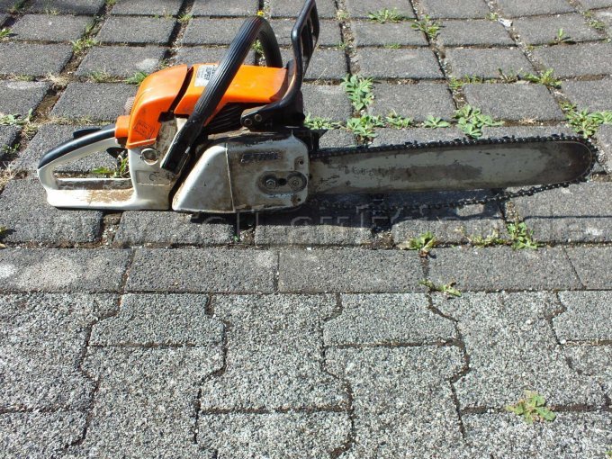 Seitenansicht von rechts Stihl 028 AV Super liegend