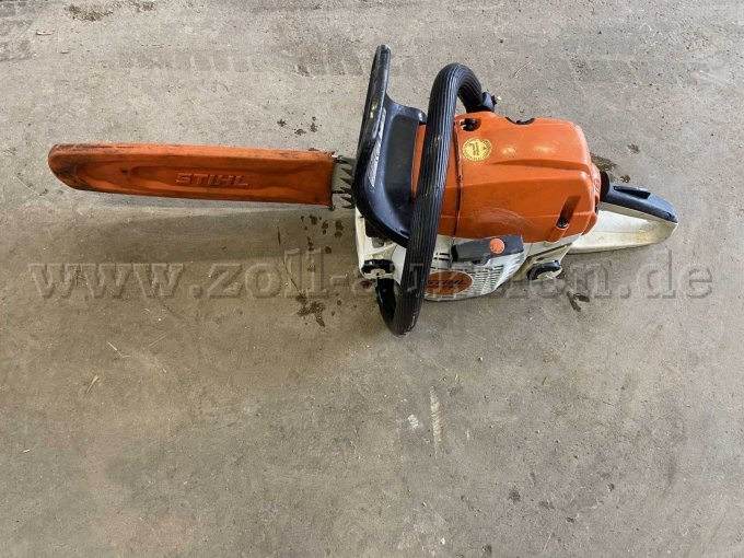 Motorsäge Stihl MS 241 C-M, von links mit Kettenschutz Motorsäge Stihl MS 241 C-M, von links mit Kettenschutz