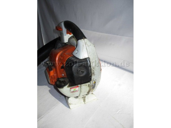 Rückansicht Stihl Laubhäcksler/Laubbläser