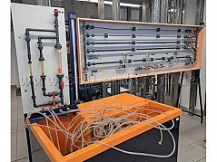 Strömungswand (Edelstahträger etc. im Hintergrund sind bauseits und nicht im Lieferumfang enthalten)