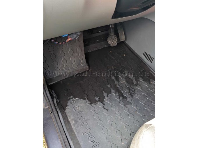 Fußraum Fahrerseite