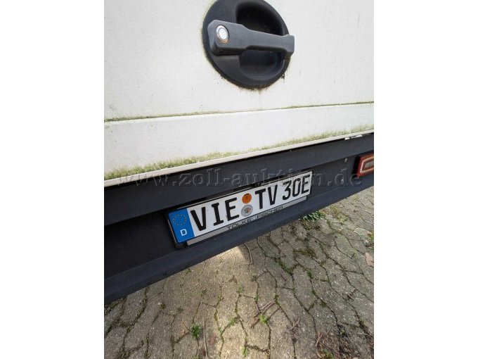 Ansicht Kennzeichen und TÜV