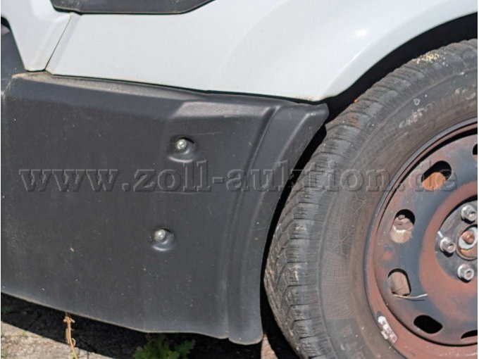 Kleine Kratzspuren an Plastikverkleidung