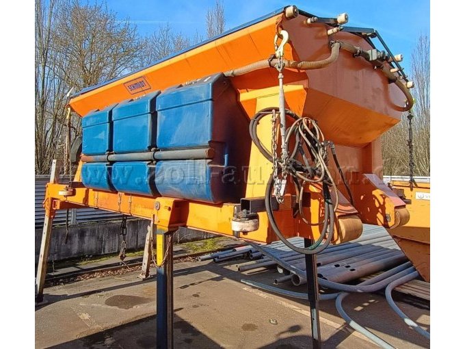 Streuer von der rechten Seite von vorne links