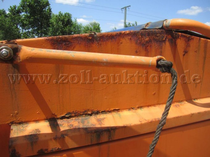 Rost am Streustoffbehälter