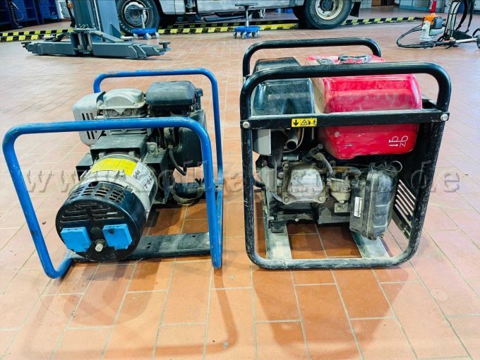 1 Stromaggregat Honda GC 160 mit Geko 2500E 2,5 KW + Honda EMS 30 3,0 KW – kavel bij Zoll-Auktion, Speyer
