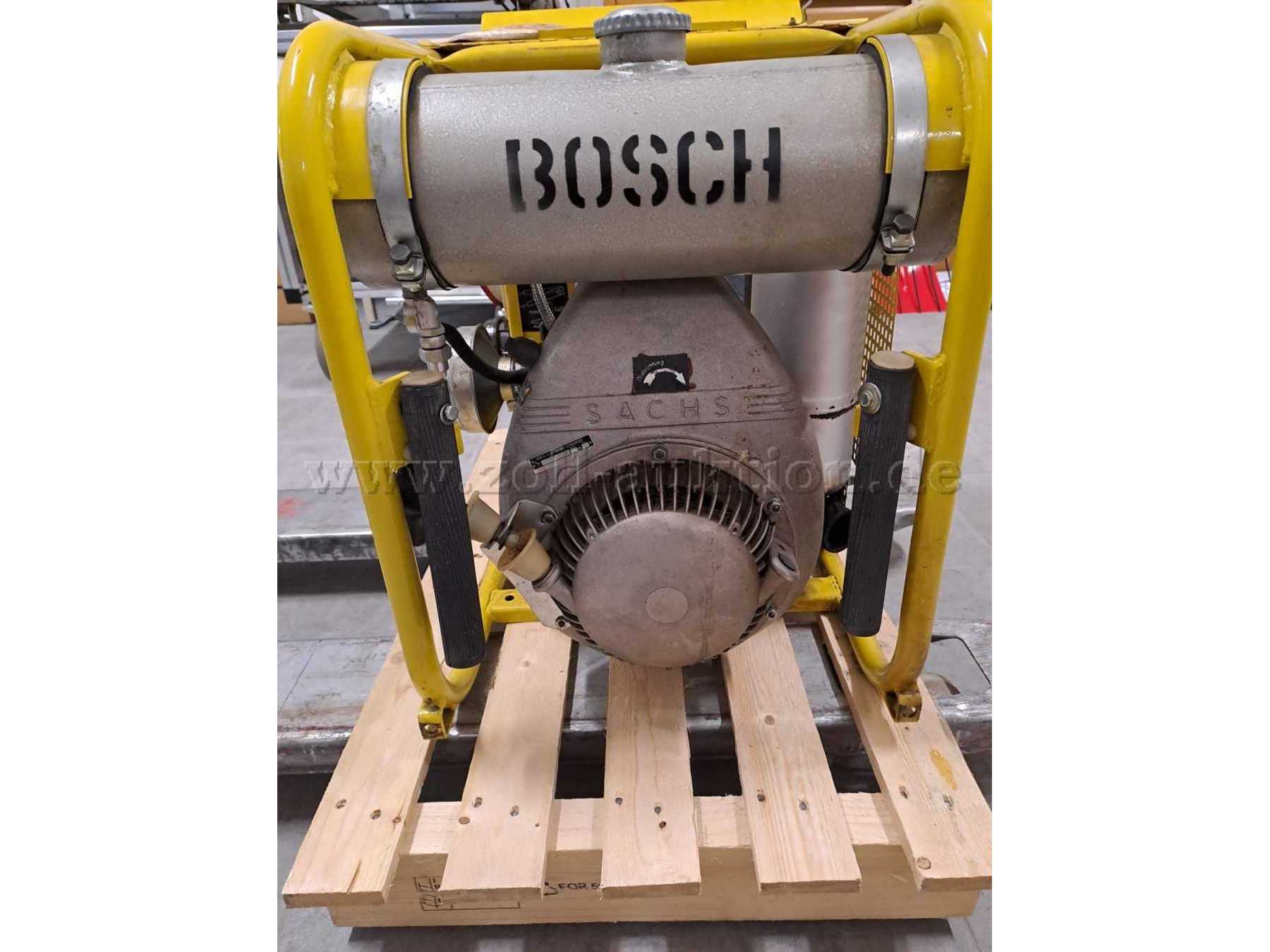 Frontansicht Motor und Tank
