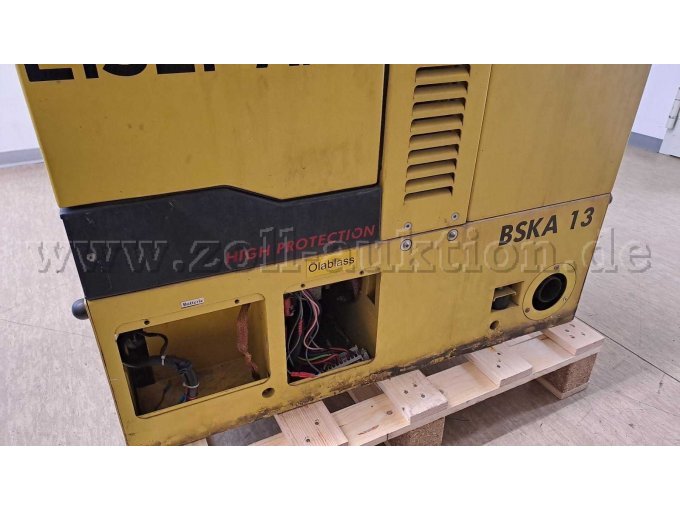 Rückseite mit ausgebauten Teilen