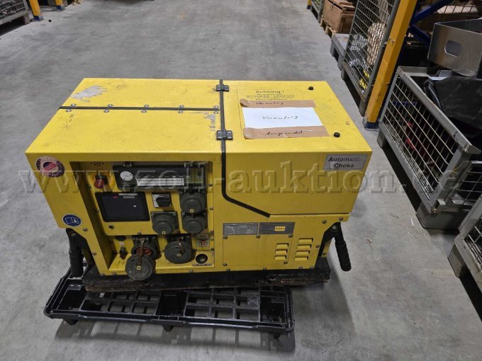 Ansicht von oben und vorne mit Anschlüssen.