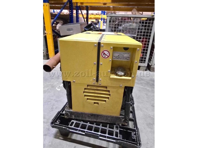 Seitenansicht mit Tanköffnung