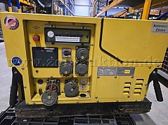 Ansicht von vorne mit Anschlüssen.