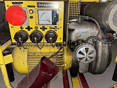 Seitenansicht mit Anzeigeinstrumenten