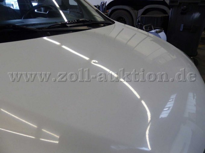 Motorhaube mit mehreren kleinen Dellen