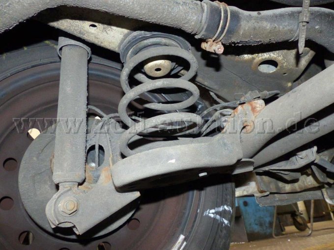 Ansicht drunter, stellenweise Rost