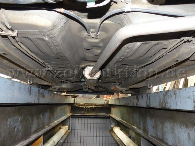 Ansicht drunter - vereinzelt Roststellen