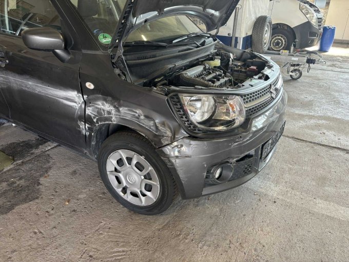 geöffneter Motorraum