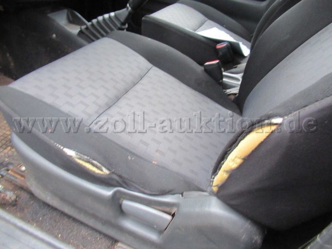 Sitzbezüge beschädigt