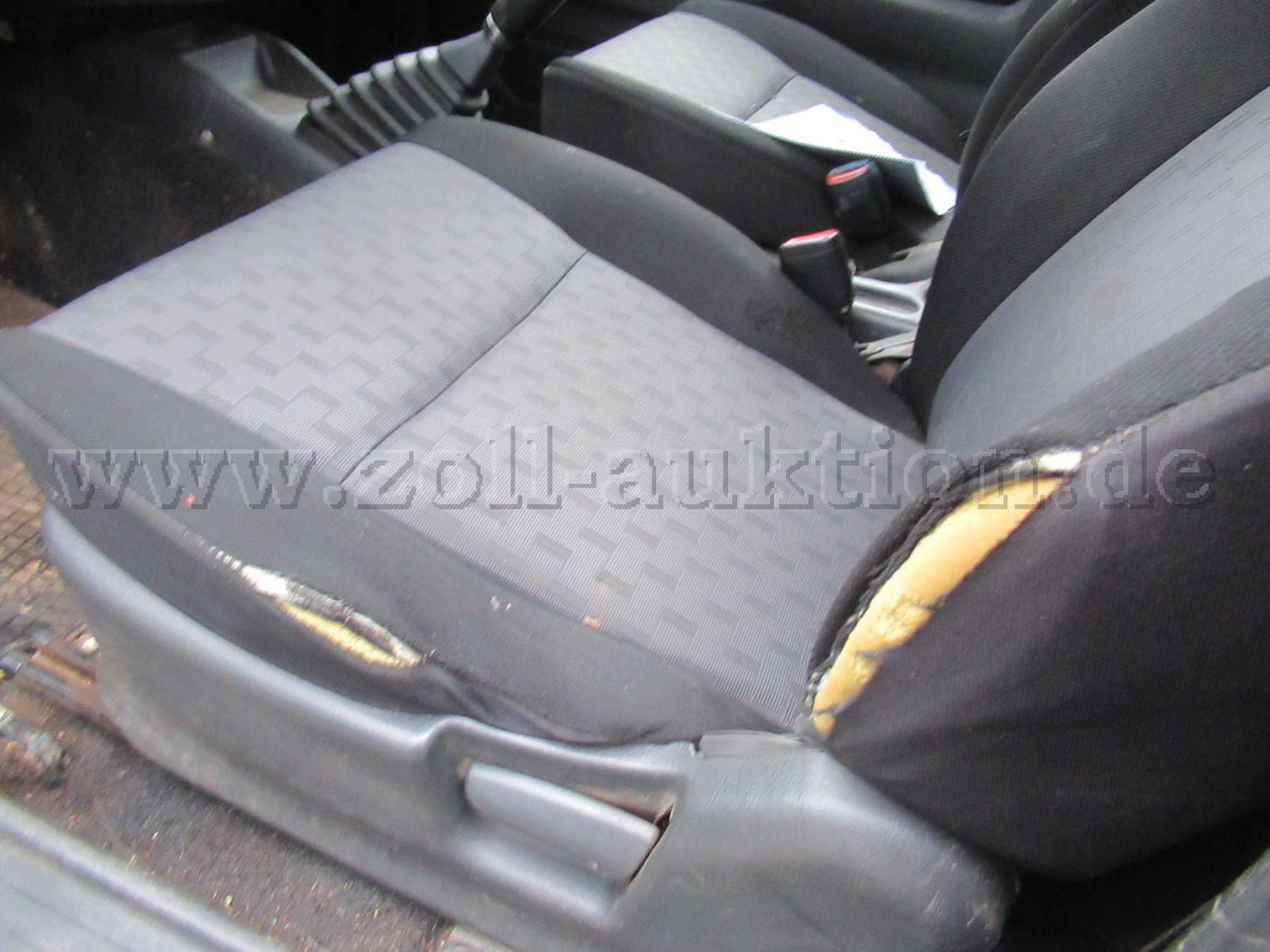 Sitzbezüge beschädigt