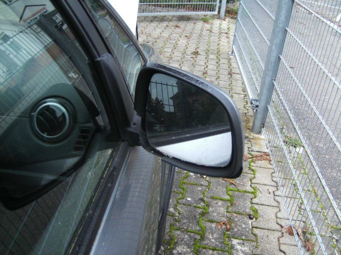 Schaden Spiegel rechts