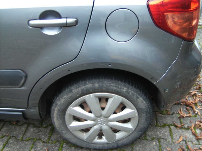 Radkasten links hinten