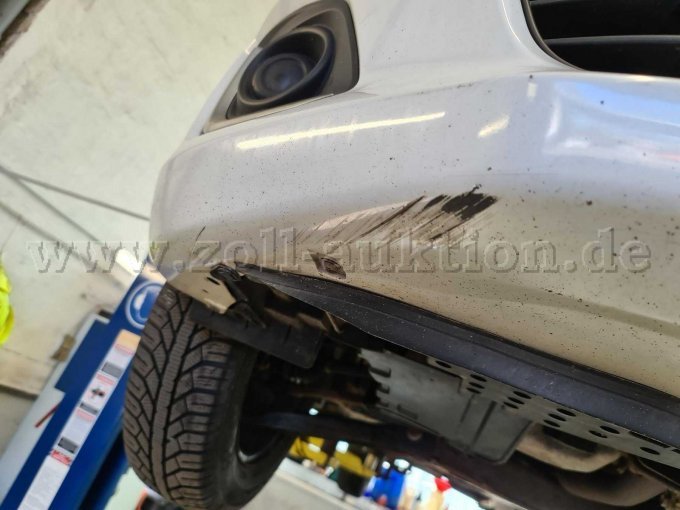 Anfahrschaden Stoßstange vorne