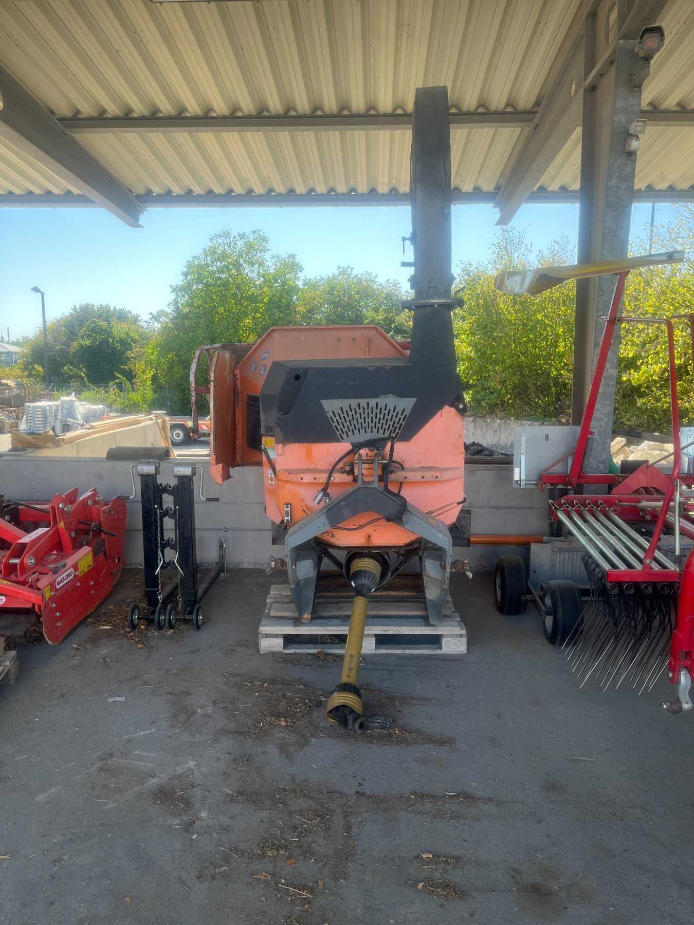 1 Tünnissen wood chipper type 431 ZS three-point linkage