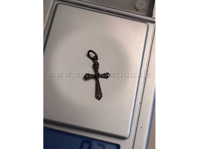 Anhänger (Kreuz mit rotem Stein)