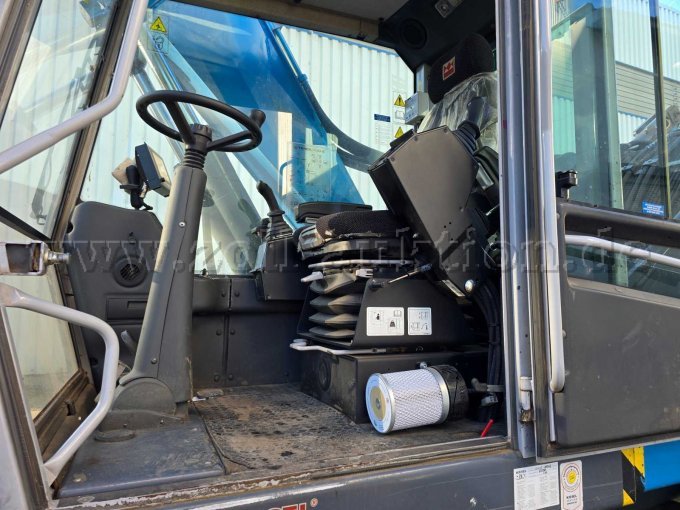 Fahrerkabine des TEREX FUCHS Baggers MHL 320