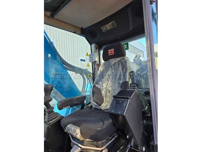 Fahrerkabine des TEREX FUCHS Baggers MHL 320