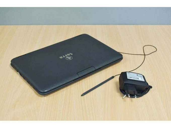 Terra Mobile Pad 360-11 N3010
geschlossen mit Stift und Netzteil