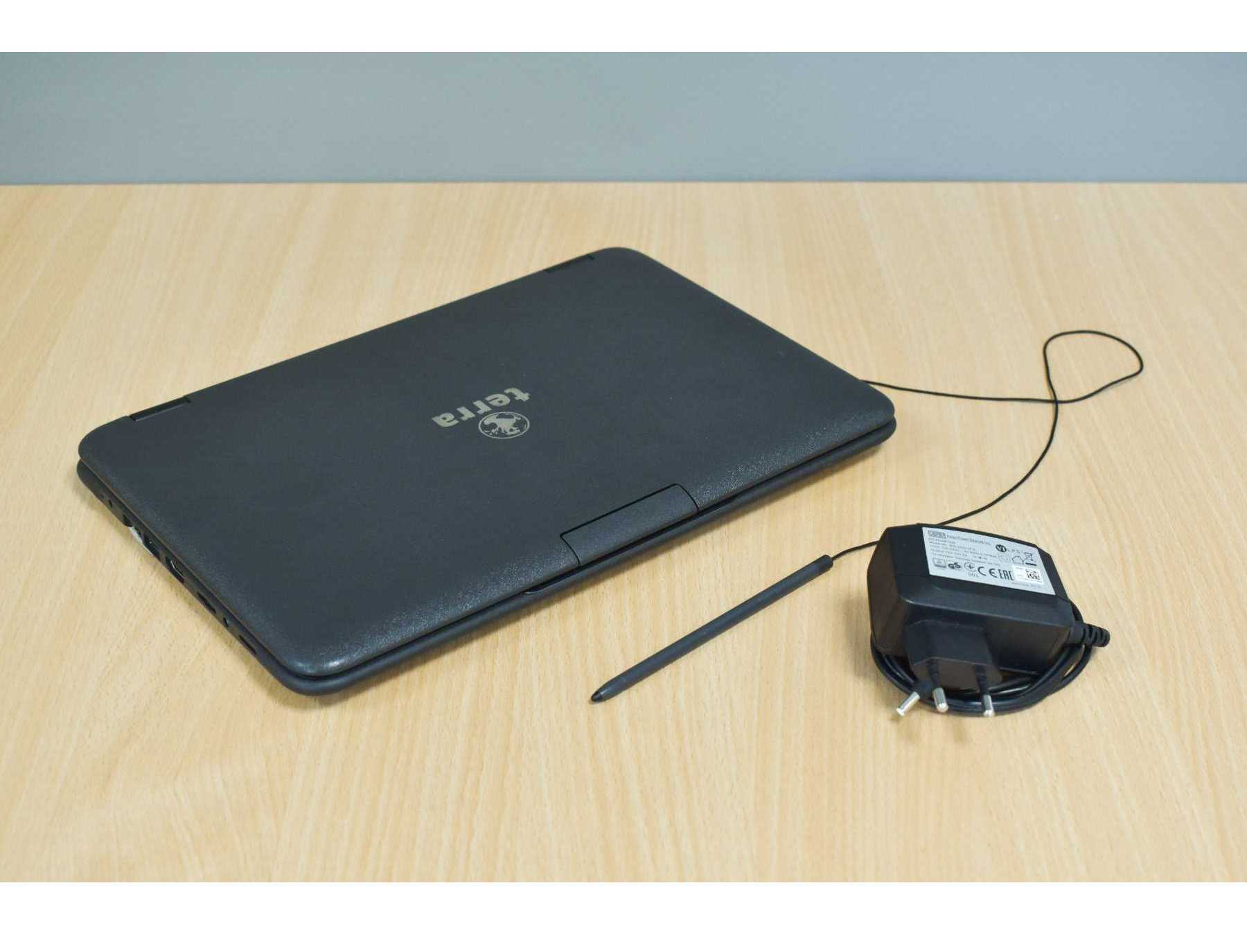 Terra Mobile Pad 360-11 N3010
geschlossen mit Stift und Netzteil