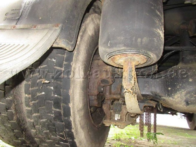 Bild 14 Bremsen vorne + hinten mit Korrosion bzw. Verschleiß. Korrosion an Rahmen, Aufbauten und Anbauteilen + Verstärkungen