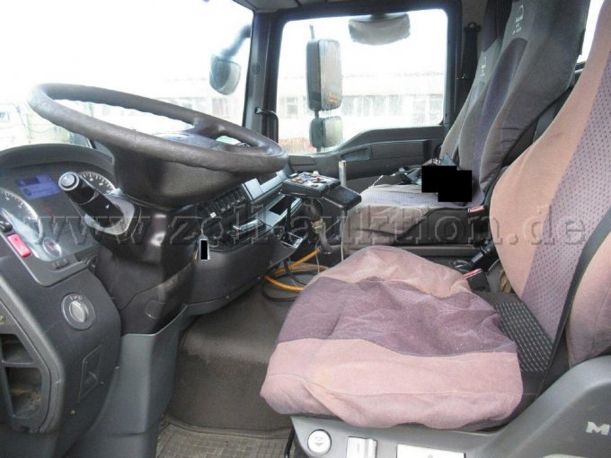 Bild 7 Ansicht Fahrerhaus innen