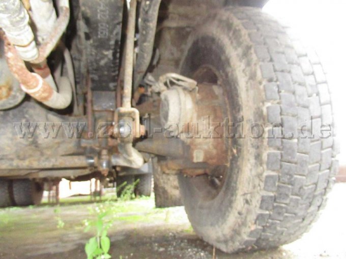 Bild 12 Bremsen vorne + hinten mit Korrosion bzw. Verschleiß. Korrosion an Rahmen, Aufbauten und Anbauteilen + Verstärkungen