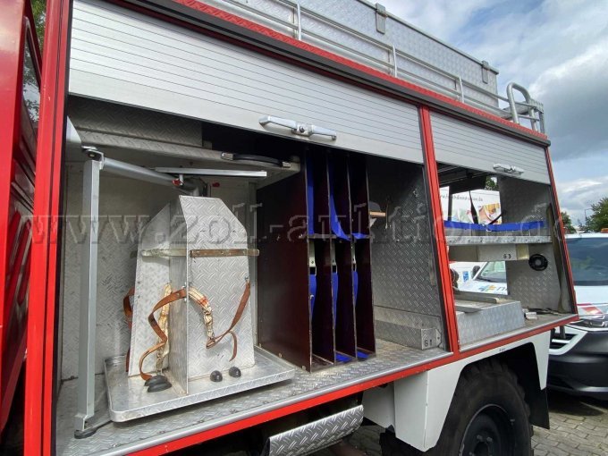 1 TLF 2000 (TLF 8/18) Daimler-Benz Unimog U 1300 L, Aufbau Schlingmann – foto 5 – kavel bij Zoll-Auktion, Versmold