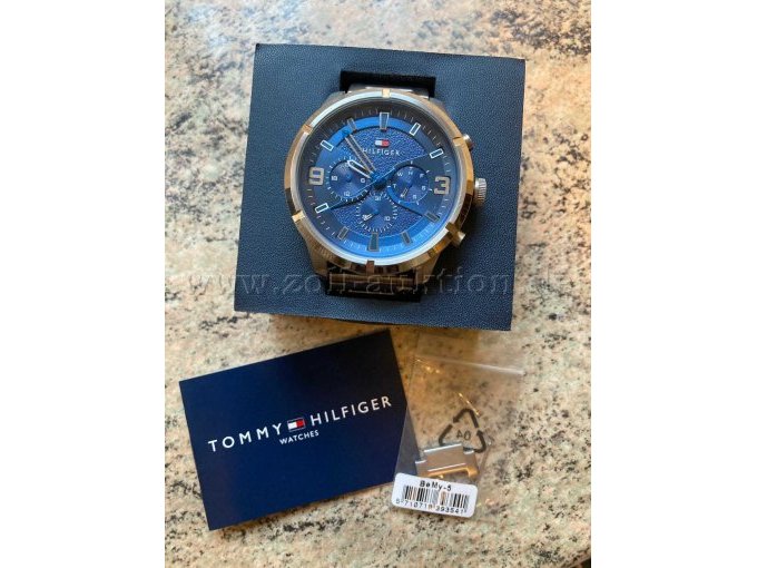 Uhr mit Uhrenkasten und Ersatzglied Armband