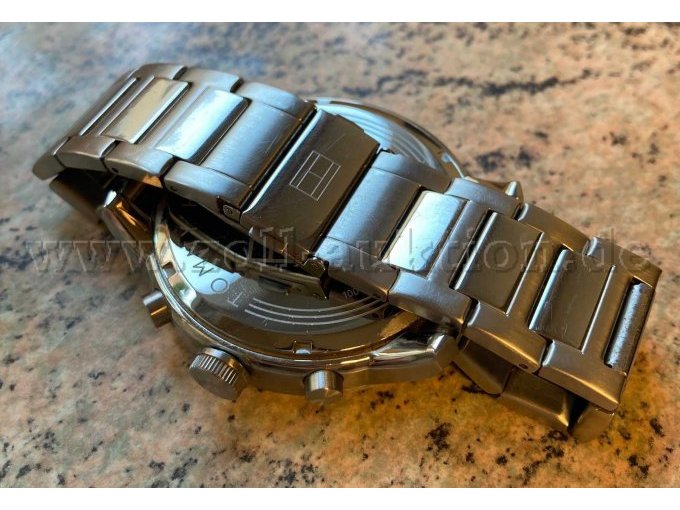 Uhr mit Armband Rückansicht