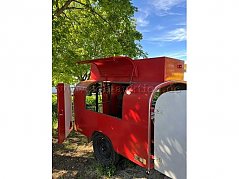 Feuerwehranhänger von der Seite