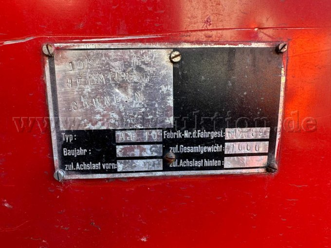 Datenschild an Anhänger
