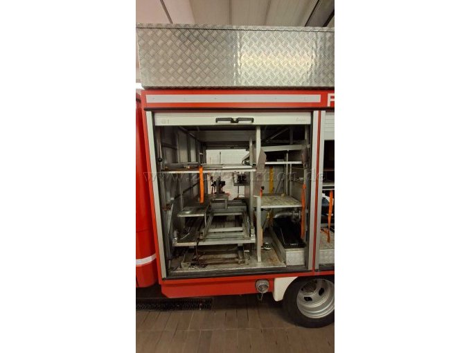 Geräteraum links vorn