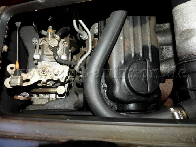 Blich in die Motoröffnung im Kabineninneren.
